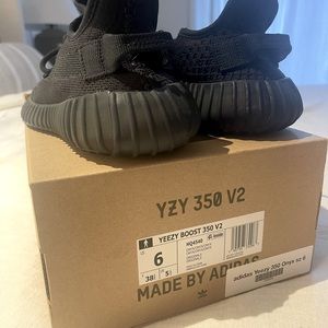 COPY - Onyx Yeezy Boost 350 V2 size 6